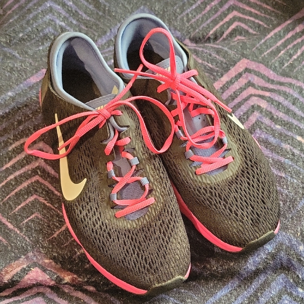 Nike Women’s Black Running Shoes with Hot Pink Accents